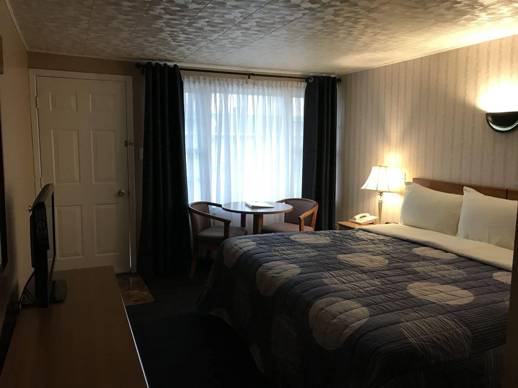 Moonlite Motel